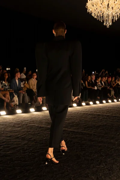 Look 11